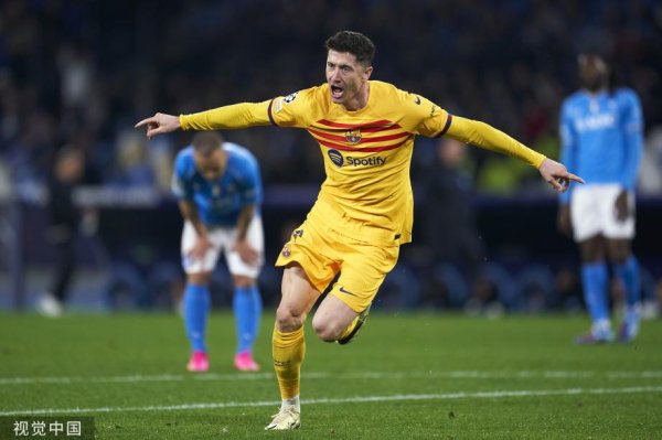 欧冠-莱万破僵局奥斯梅恩扳平 巴萨1-1那不勒斯