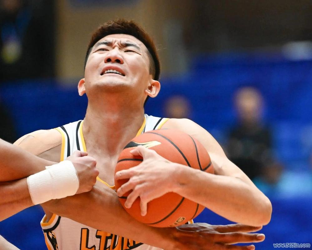 郭艾伦仅得5分广州不敌同曦 孙铭徽砍20分广厦惜败北控