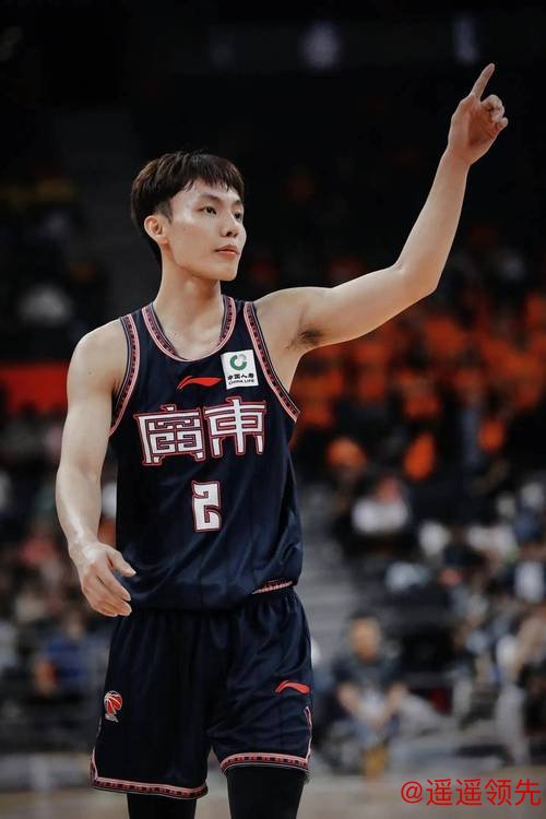 徐杰神勇！本土核心力压外援，广东德比险胜广州