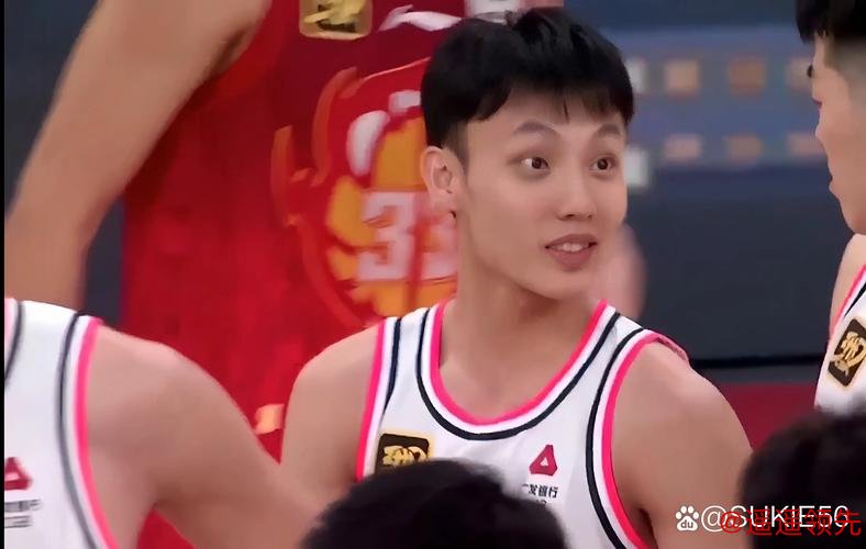 徐杰神勇！本土核心力压外援，广东德比险胜广州